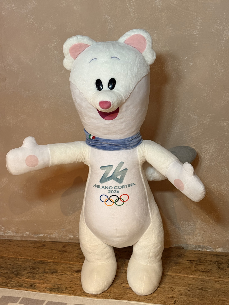 Hermelin Tina, maskota zimskih olimpijskih iger 2026 | Foto: osebni arhiv Zarje Tavčar