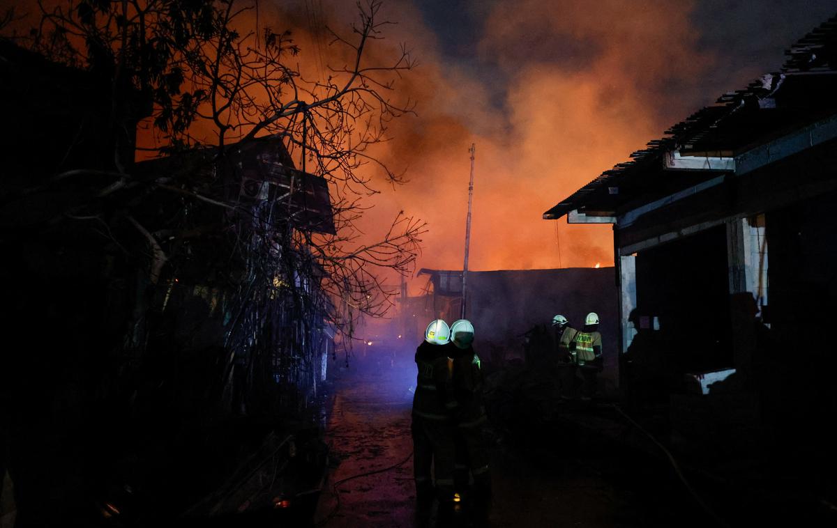 Požar v Indoneziji | Indonezijski gasilci pri gašenju požara | Foto Guliverimage