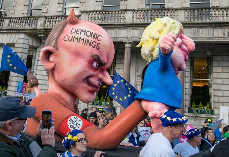 Cummings je zelo osovražen med nasprotniki brexita. Ti so ga pogosto slikali kot skrajno desnega genialnega hudobneža, ki iz ozadja usmerja  Borisa Johnsona.  | Foto: Guliverimage/Vladimir Fedorenko