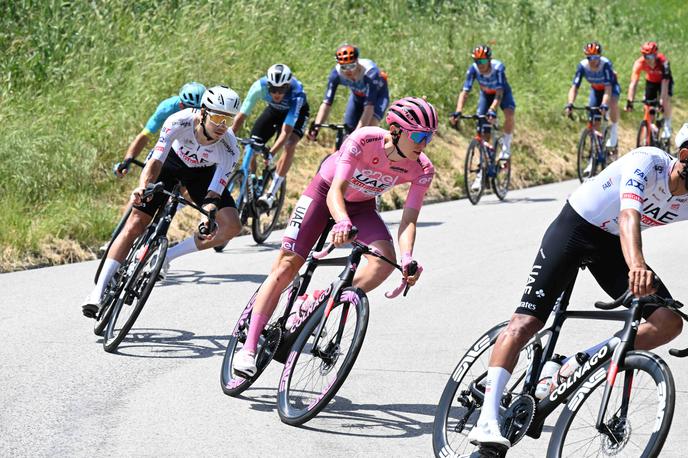Tadej Pogačar Giro 2024 | Tadej Pogačar ni imel pretresov, čeprav je bila povprečna hitrost zelo visoka, in še naprej ostaja v rožnati majici vodilnega. | Foto Guliverimage