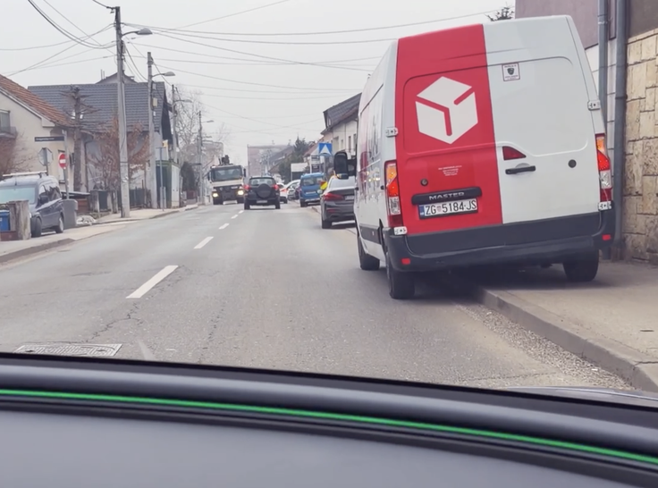 Gneča na eni izmed zagrebških ulic. | Foto: Gregor Pavšič