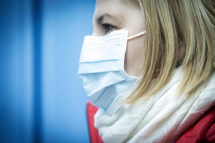 Maska vam ne sme biti ohlapna, temveč se vam mora dobro prilegati. | Foto: Ana Kovač
