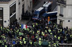 Po vsej Franciji protestira 31 tisoč rumenih jopičev, aretirali 700 ljudi #foto