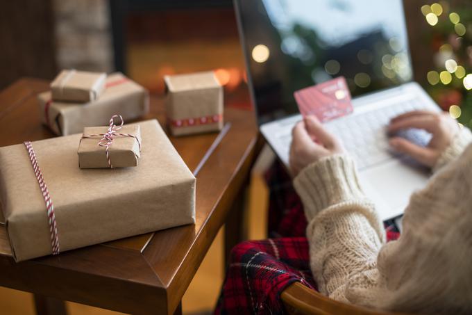 Nakupovanja daril za bližnje se lotite premišljeno. | Foto: Getty Images