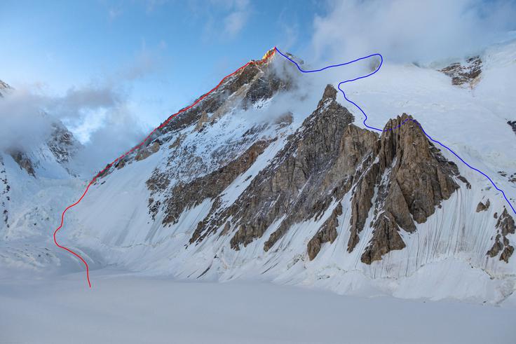 Gašerbrum III (7952 m) z rdeče vrisano prvenstveno smerjo Edge Of Entropy (2000 višinskih metrov) slovensko-britanske alpinistične naveze Česen-Livingstone in modro označenim sestopom. | Foto: Aleš Česen