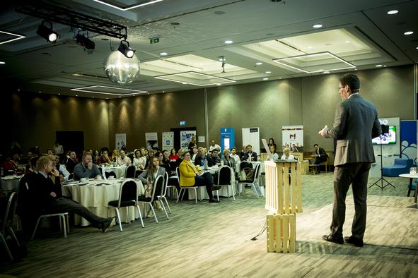 Tako je bilo na največji poslovni konferenci #foto #video