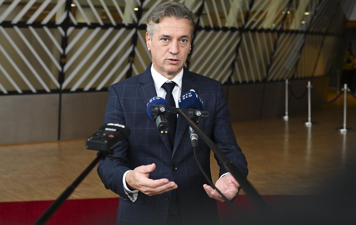 Robert Golob | Po mnenju premierja Roberta Goloba je tudi skrajni čas, da pristojne institucije EU pripravijo mnenje in nadaljnje ukrepe glede očitne izraelske kršitve določil Pridružitvenega sporazuma EU – Izrael, predvsem njegovega 2. člena, ki se nanaša na spoštovanje človekovih pravic in demokratičnih vrednot. | Foto Vlada Republike Slovenije