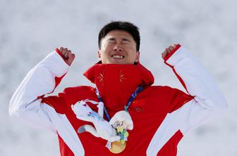 Kitajski smučar prostega sloga Wang Xindi do zlate medalje v skokih