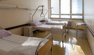 Klavrno stanje slovenskih bolnišnic: padajoči stropi, rjava voda iz pip #video