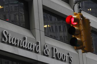 S&P ohranil bonitetno oceno Slovenije, obete izboljšali v pozitivne