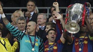 Abidal je dvignil pokal lige prvakov v zrak