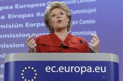 Kot datum vstopa Hrvaške v EU se omenja sredina leta 2013
