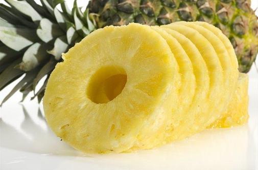 Sladki konec tedna: Ananas v srajčki