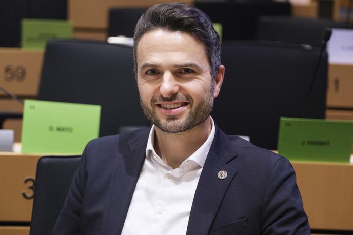 Matej Tonin | "Odbor Evropskega parlamenta za pravne zadeve (Juri) je na današnjem zasedanju prepoznal elemente političnega pregona v primeru Knovs, zato odvzema poslanske imunitete ni podprl," je na omrežju X zapisal Tonin. | Foto STA
