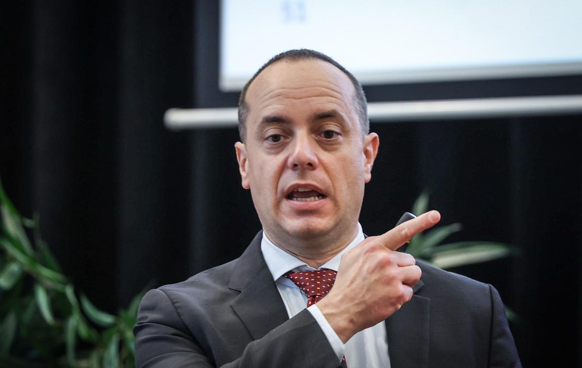 UniCredit Banka | Medtem ko bo v evroobmočju inflacija zaradi trgovinskih napetosti ostala na nizkih ravneh, pa je pod vprašajem okrevanje potrošnje, je ocenil Mauro Giorgio Marrano iz mednarodne bančne skupine Unicredit. | Foto Ana Kovač