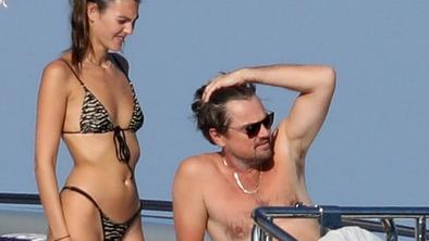 Leonardo DiCaprio v družbi 23 let mlajše izbranke uživa na jahti v Španiji