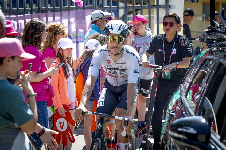 Joao Almeida je spet izgubil bitko z Rogličem in Thomasom. | Foto: Ana Kovač