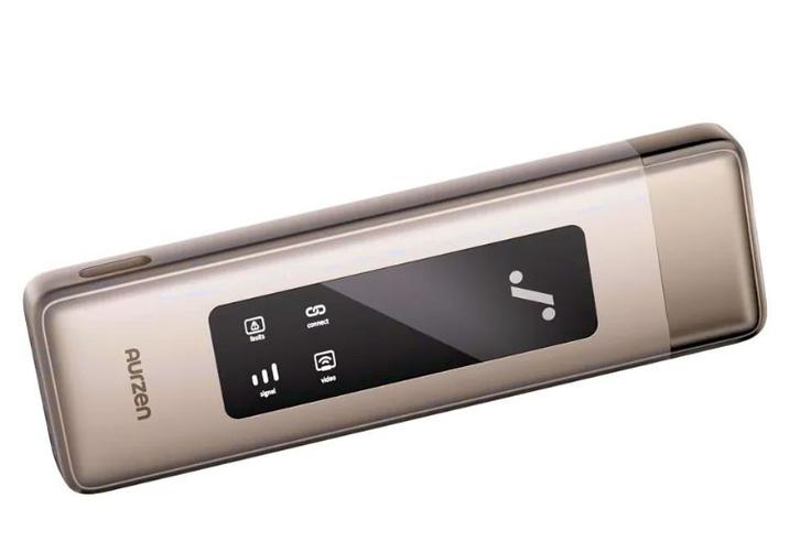 Dodatni ključek HDMI omogoča priklop na dodatne naprave, kot so igralne konzole, TV-boxi ali prenosniki, prav tako tudi predvajanje zaščitenih pretočnih vsebin, ki jih sicer ne bi bilo mogoče zrcaliti zaradi mehanizma varovanja avtorskih pravic (DRM). | Foto: Srdjan Cvjetović