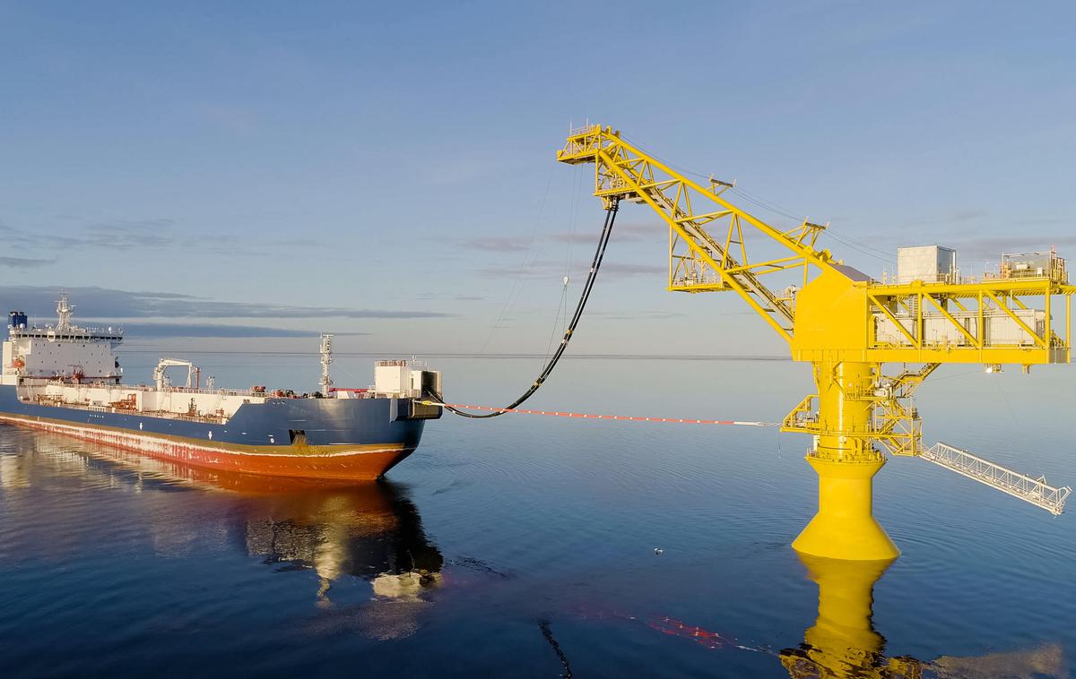 Terminal za utekočinjeni zemeljski plin | Zaradi sankcij morajo Rusi svoj utekočinjeni zemeljski plin s terminalov v Obskem zalivu v Sibiriji na skrivaj prevažati po Arktičnem oceanu v Azijo. Fotografija je simbolična. | Foto Guliverimage