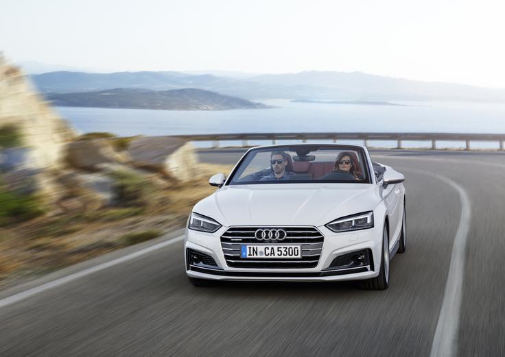 Audi obljublja kar tri izbire menjalnika za vsak ponujen motor. Izbira je uveljavljena – šeststopenjski ročni menjalnik, klasični (osemstopenjski) pretvornik navora ali sedemstopenjski menjalnik z dvojno sklopko. V osnovi bo A5 cabriolet dvokolesno gnan. | Foto: Audi