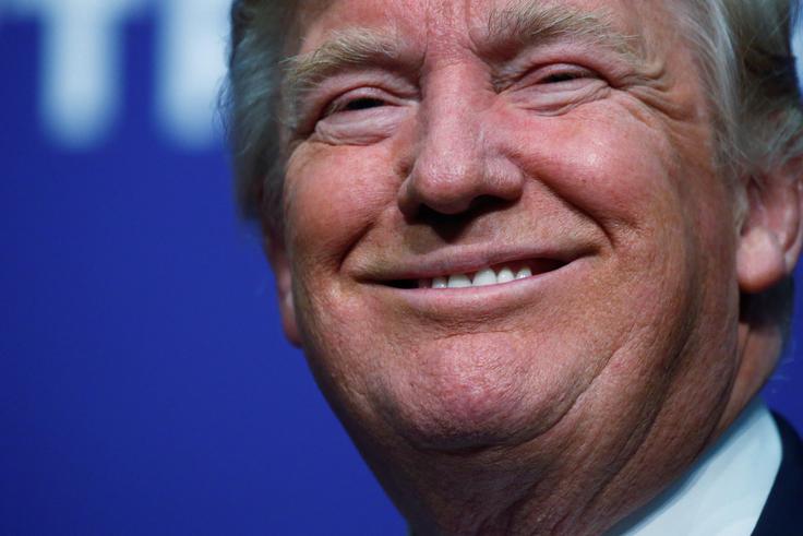 Donald Trump in nekateri največji ameriški mediji se nimajo preveč radi. Televizijo CNN, na primer, je pred volitvami oklical za Clinton News Network oziroma televizijsko postajo Hillary Clinton. | Foto: Reuters