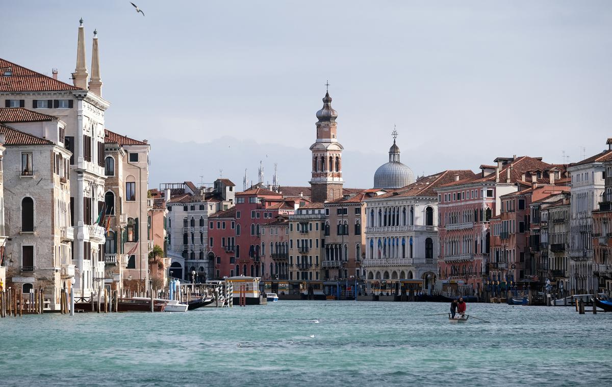 Benetke, Italija, ljudje, turisti | Kazni za kršitelje so precej visoke.  | Foto Reuters