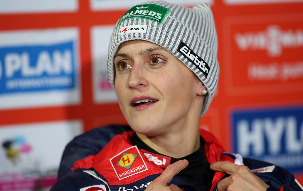 Eva Pinkelnig | Velika smola Eve Pinkelnig ob padcu na olimpijski skakalnici v Predazzu. | Foto Guliverimage