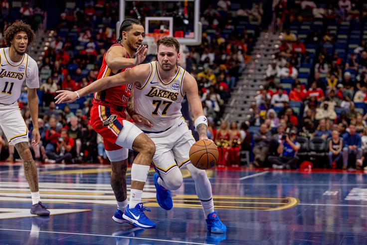 Dončić je v pravih trenutkih potegnil voz Lakersov. | Foto: Reuters