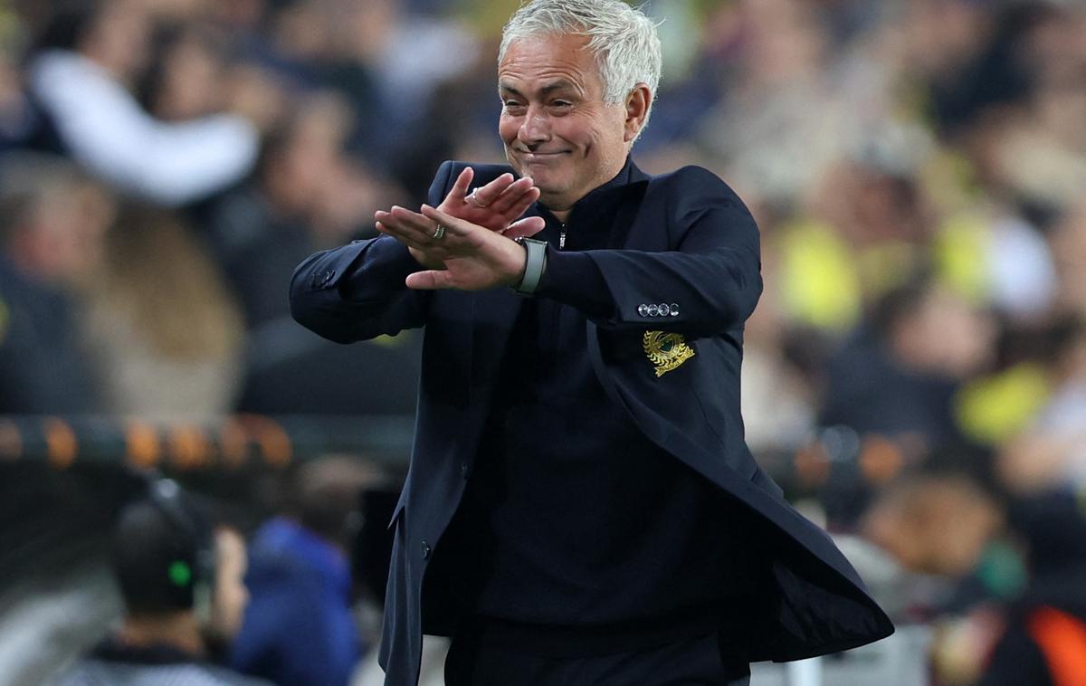 Jose Mourinho Fenerbahče | Jose Mourinho nikoli ne skriva čustev, niti jeze do sodnikov. Ni prvič, da ga je jezila VAR soba. | Foto Reuters