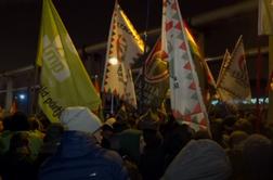 Protestniki na Madžarskem oblegali nacionalno televizijo #video