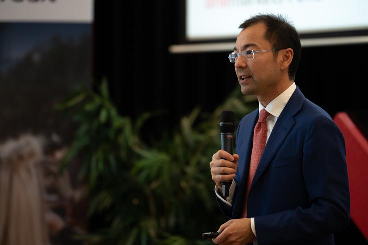 Lorenzo Ramajola, predsednik uprave UniCredit Bank v Sloveniji: "V sodelovanju z vodilnimi globalnimi partnerji ponujamo visokokakovostne in inovativne produkte, prilagojene različnim profilom vlagateljev. Svojim strankam zagotavljamo podporo, informacije ter orodja, ki jih potrebujejo za sprejemanje premišljenih investicijskih odločitev ter izkoriščanje priložnosti na svetovnih trgih." | Foto: Klemen Razinger