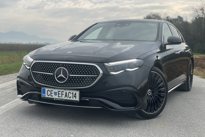 Kako dolgo še ikona? Mercedesova klasika prispela v Slovenijo. #foto