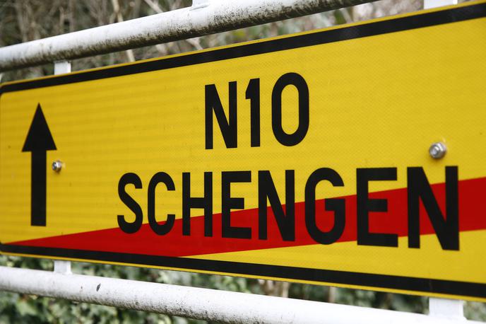 Schengen | O vstopu Romunije in Bolgarije v schengensko območje s 1. januarjem prihodnje leto bodo nato notranji ministri schengenskih držav odločali na zasedanju Sveta EU za pravosodje in notranje zadeve 8. decembra, a ni zagotovo, da ga bodo podprli.  | Foto Reuters