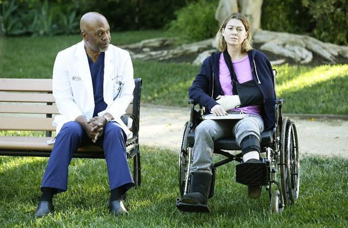 Ellen Pompeo in James Pickens Jr., ki v seriji upodablja Dr. Richarda Webberja, v epizodi The Sound of Silence. | Foto: IMDb