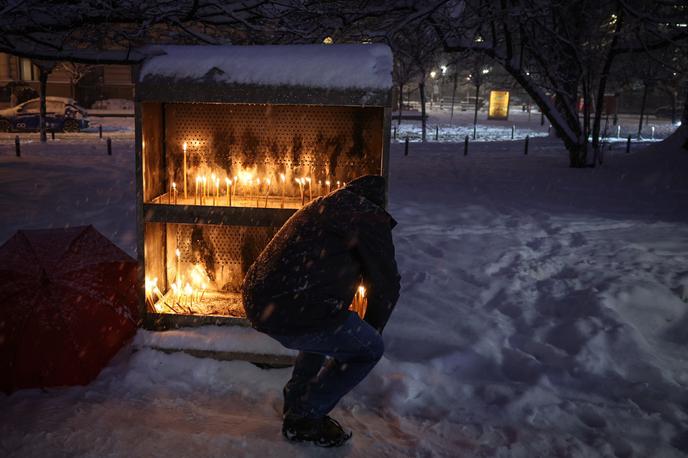 Pravoslavni Božič | Ob 18. uri so se mnogi odpravili k večernemu bogoslužju, ob polnoči pa nato k prvi božični liturgiji. V sredo zjutraj bo sledila druga božična liturgija. | Foto Ana Kovač