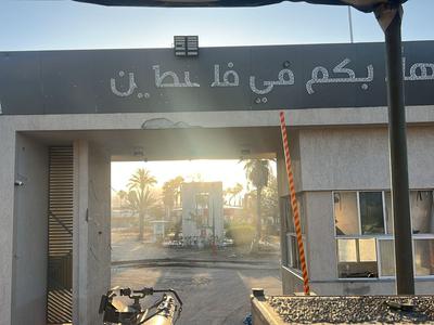 Izrael naj bi v omejenem obsegu odprl mejni prehod Rafa