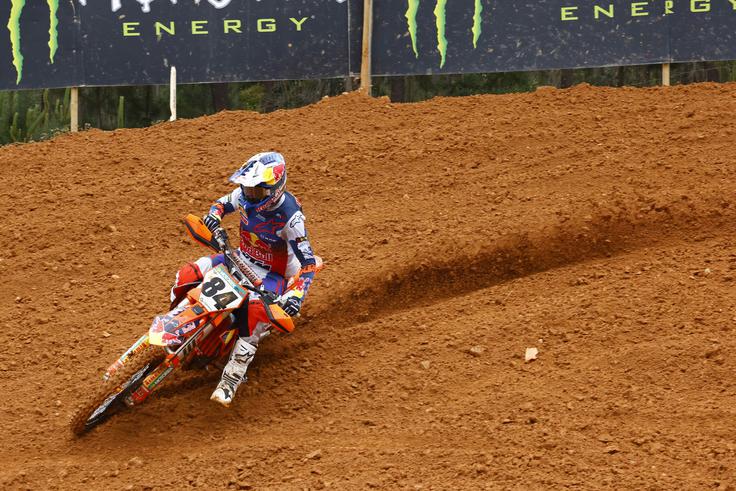 Glede na treninge in kvalifikacijsko vožnjo se zdi prvič letos za zmago nevaren tudi Jeffrey Herlings. | Foto: Guliverimage