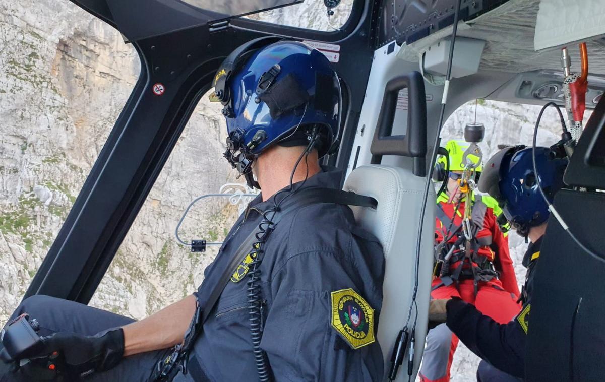 Gorski reševalci | Posredovati je morala tudi posadka policijskega helikopterja.  | Foto PU Kranj