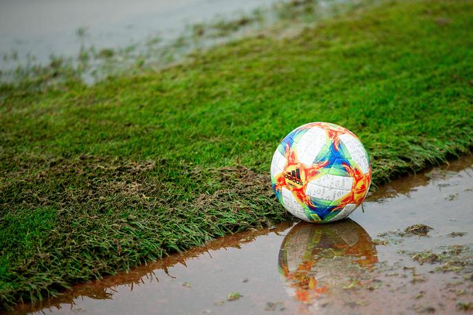 Dež Nogomet | Foto Vid Ponikvar
