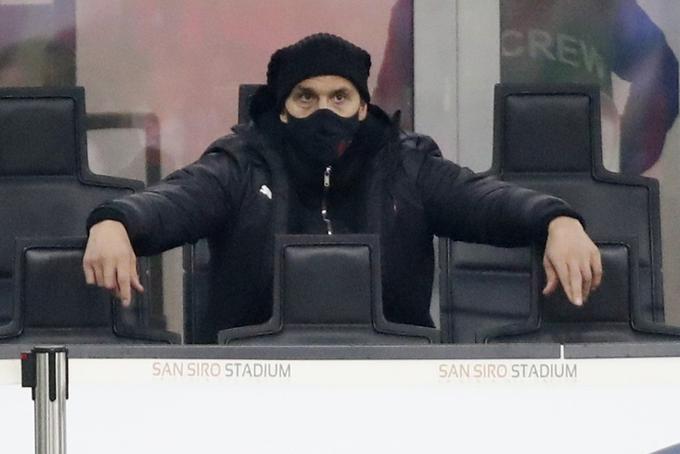 Zlatan Ibrahimović je današnji derbi spremljal s tribun in navijal za soigralce. | Foto: Reuters