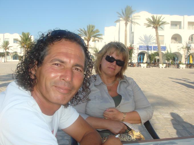 Lili je na Djerbi spoznala moža Mohameda Jlidija in se tja tudi preselila.  | Foto: 