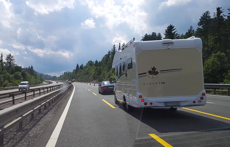 Vožnja še toliko večjo zbranost zahteva tam, kjer na avtocesti potekajo vzdrževalna dela. | Foto: Gregor Pavšič