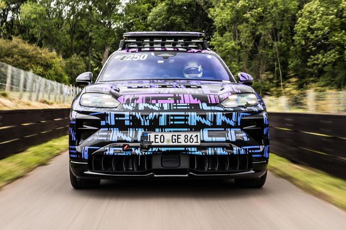 Porsche cayenne electric | Zamaskirani porsche cayenne electric letos v Goodwoodu. | Foto Porsche