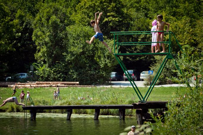 Podpeško jezero | Vzorce iz Podpeškega jezera je Agencija za okolje odvzela 19. avgusta v okviru rednega monitoringa kopalnih voda. | Foto Matej Povše