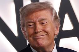 Trump toži lastno vlado