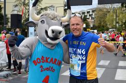 Švedski tekač, ki je s pepelom v žepu pretekel že sto maratonov