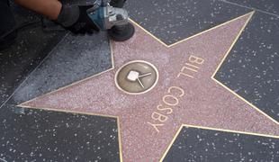 Na Cosbyjevi zvezdi slavnih je pisalo "posiljevalec"