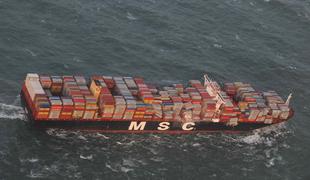 Ladja v Severnem morju izgubila 270 kontejnerjev #foto