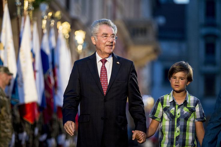Tudi avstrijski predsednik Heinz Fischer je na proslavo prišel v spremstvu enega od otrok, ki naj bi simboliziral slovensko prihodnost.
 | Foto: Ana Kovač