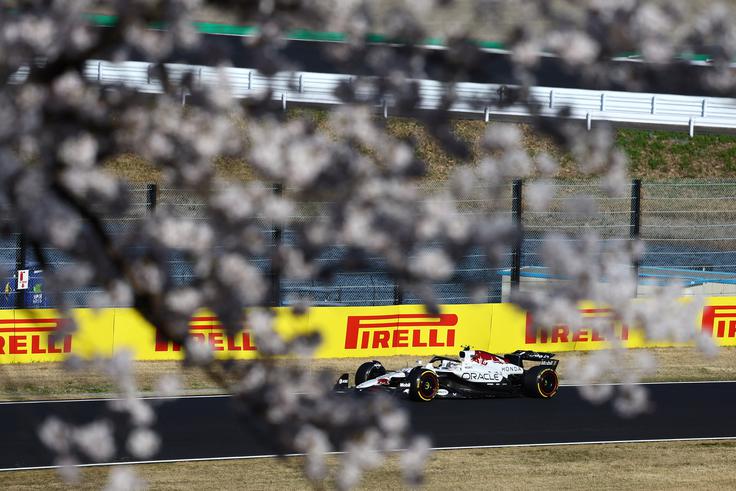 Juki Cunoda prvič dirka za Red Bull, ki je ta konec tedna obarvan v bele japonske barve. | Foto: Reuters